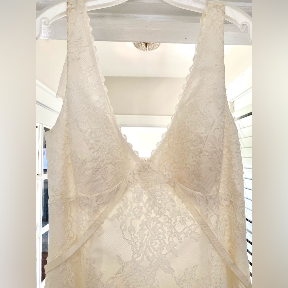 David’s bridal 2016 Galina wedding dress - Picture 3 of 8